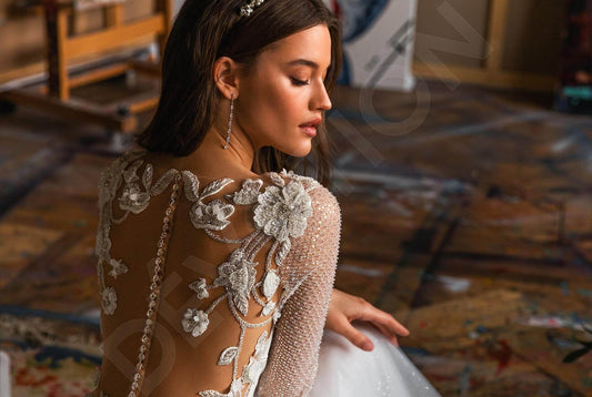 Never Rent a Wedding Dress for These 4 Surprising Reasons
