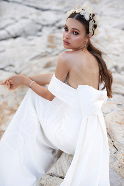 Eva Trumpet/Mermaid Off-shoulder Ivory Wedding dress