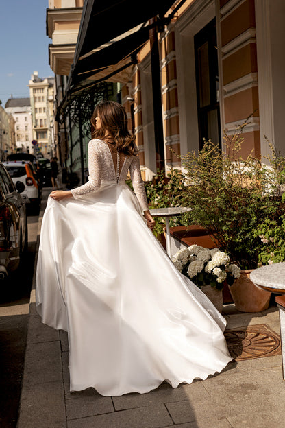 Krus A-line Deep V-neck Milk Wedding dress