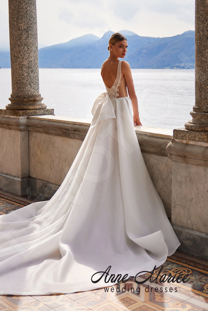 Ilaria A-line Deep V-neck Milk Wedding dress 3