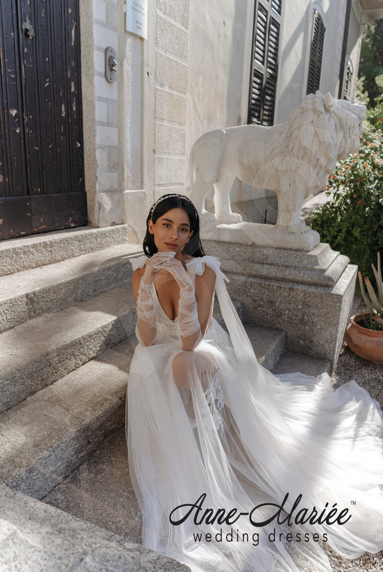 Laerta A-line Deep V-neck Milk Wedding dress