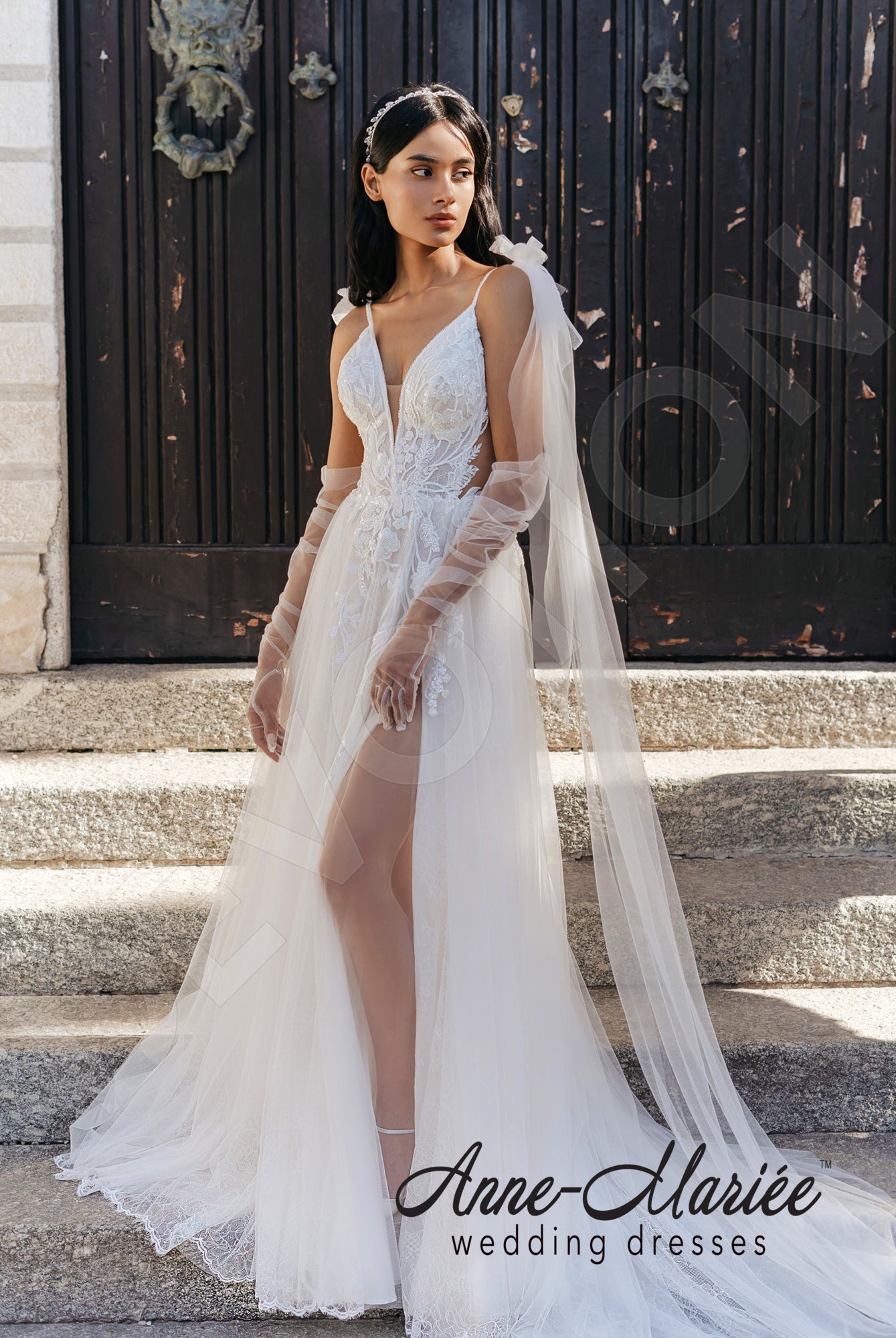 Laerta A-line Deep V-neck Milk Wedding dress