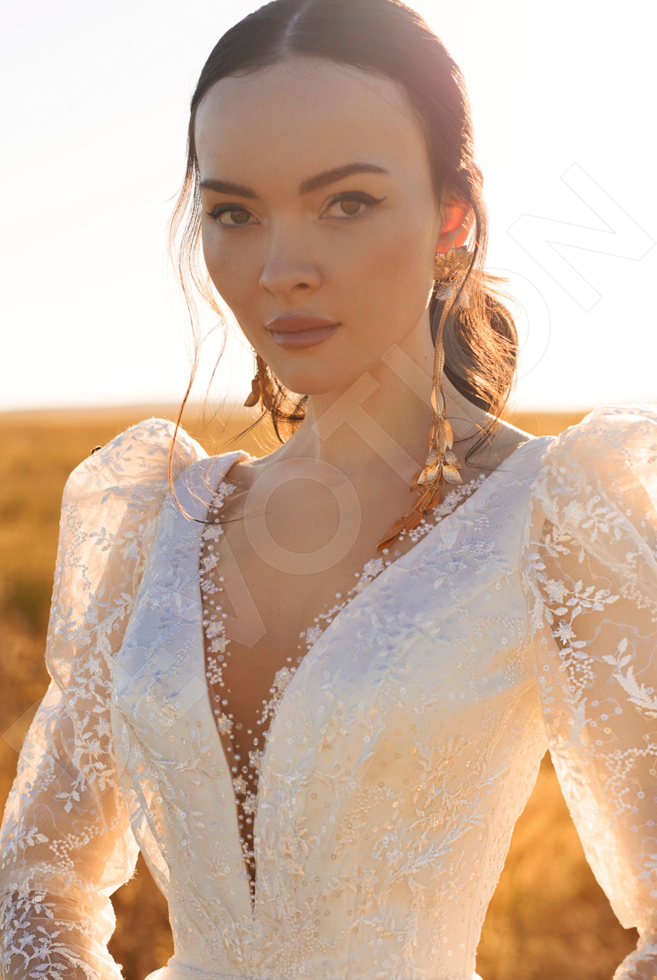 Larnes A-line Illusion Off White Wedding dress