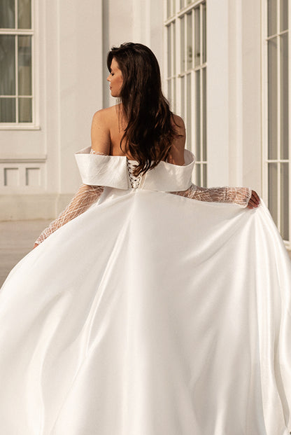 Oliviya Two in one Straight across Milk Wedding dress