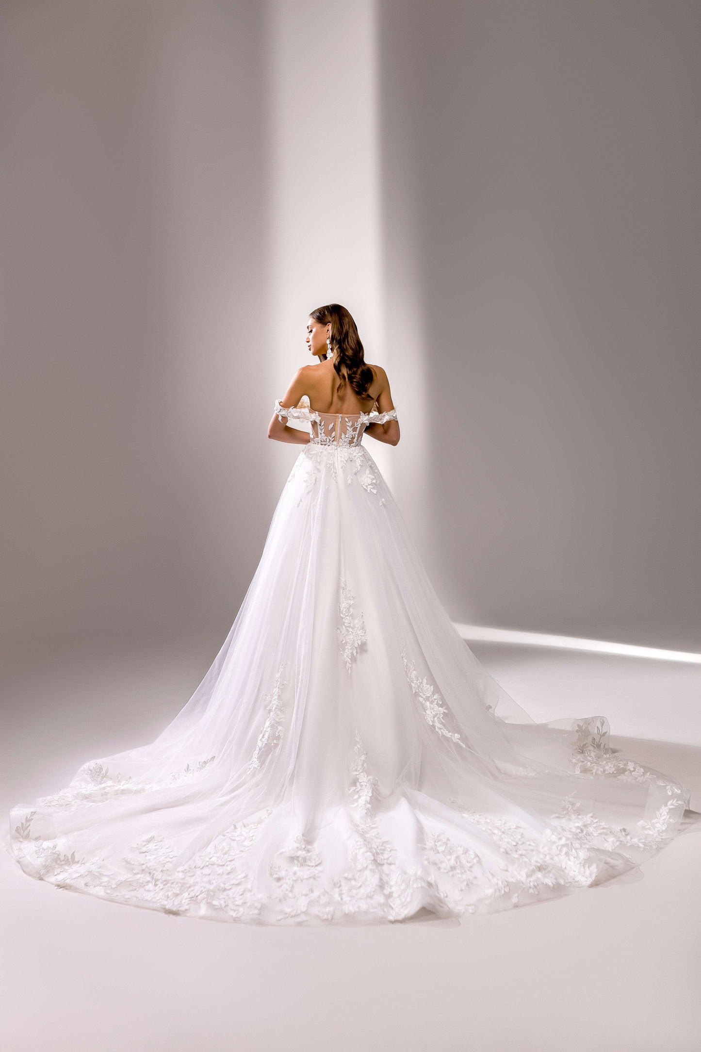 Antoinette A-line Off-shoulder/Drop shoulders Milk Wedding dress