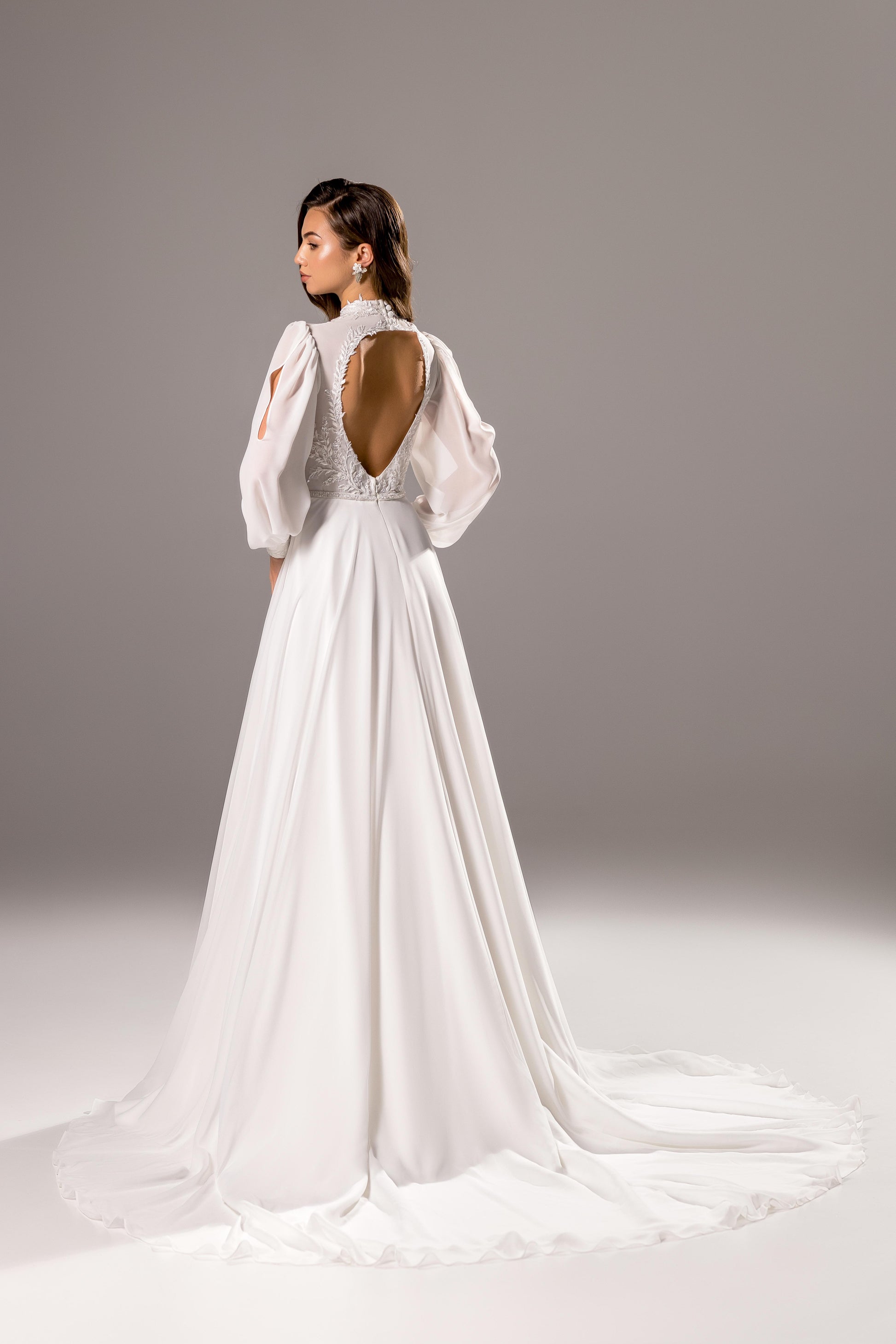 Bevin A-line High neck Milk Wedding dress