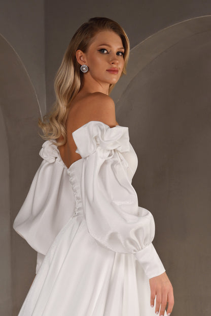 Virsavie A-line Straight across Milk Wedding dress