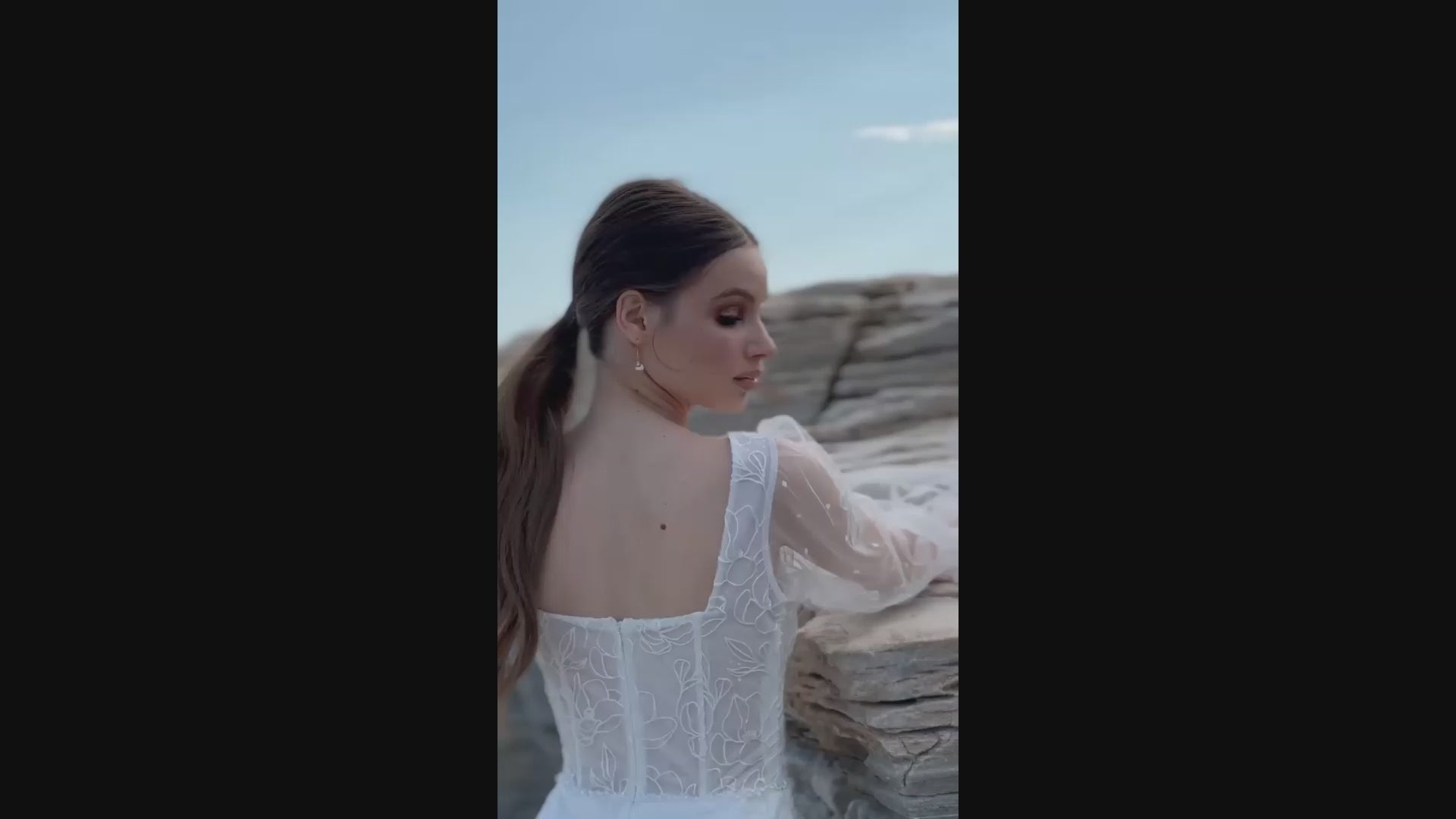 Samanta Trumpet/Mermaid Square Ivory Wedding dress video