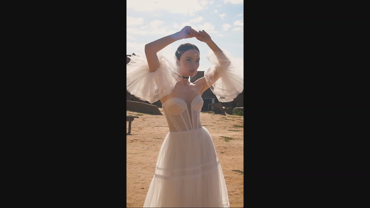 Flaya A-line Sweetheart Off White Wedding dress video