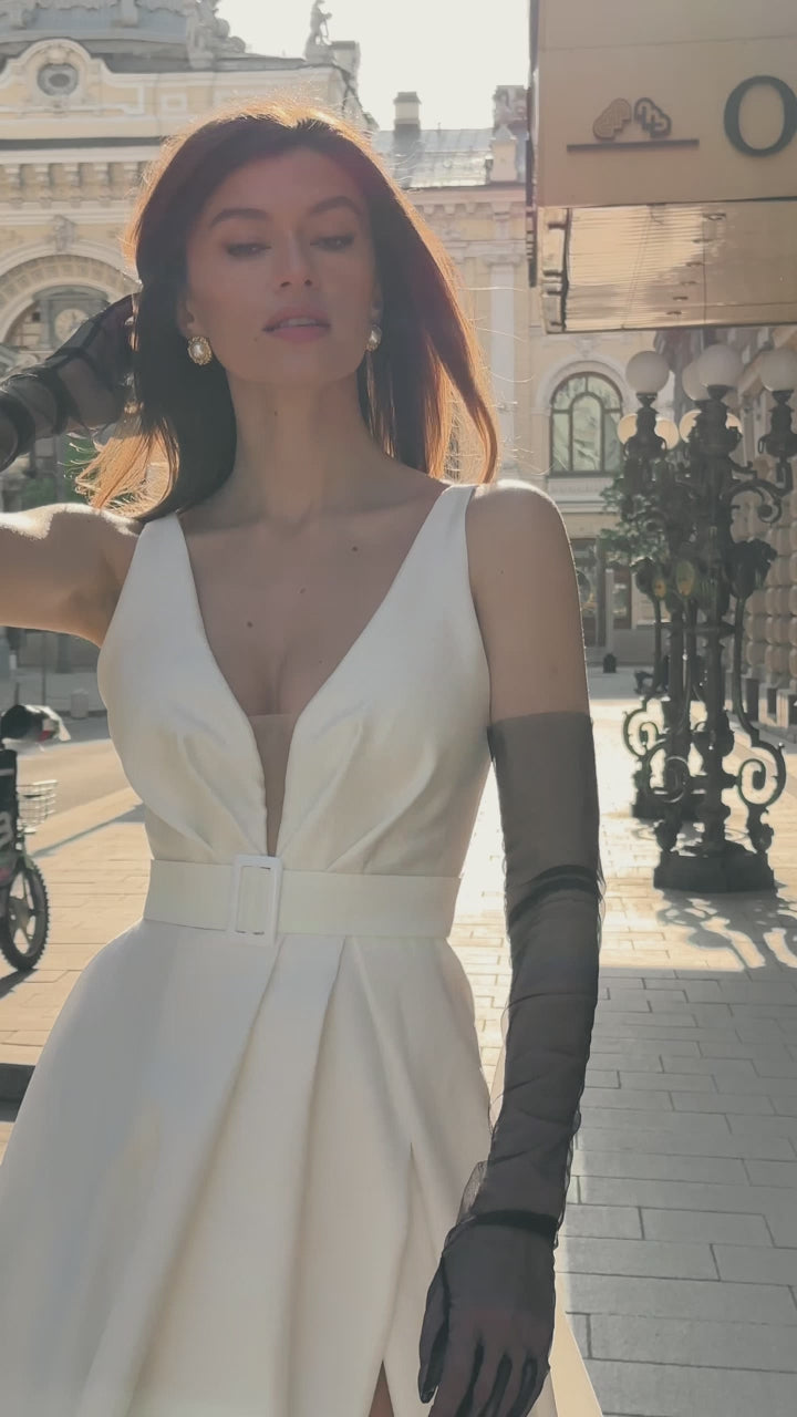 El A-line Deep V-neck Milk Wedding dress video