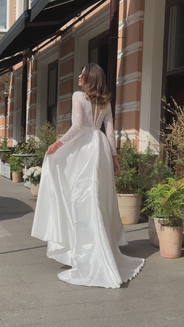 Krus A-line Deep V-neck Milk Wedding dress