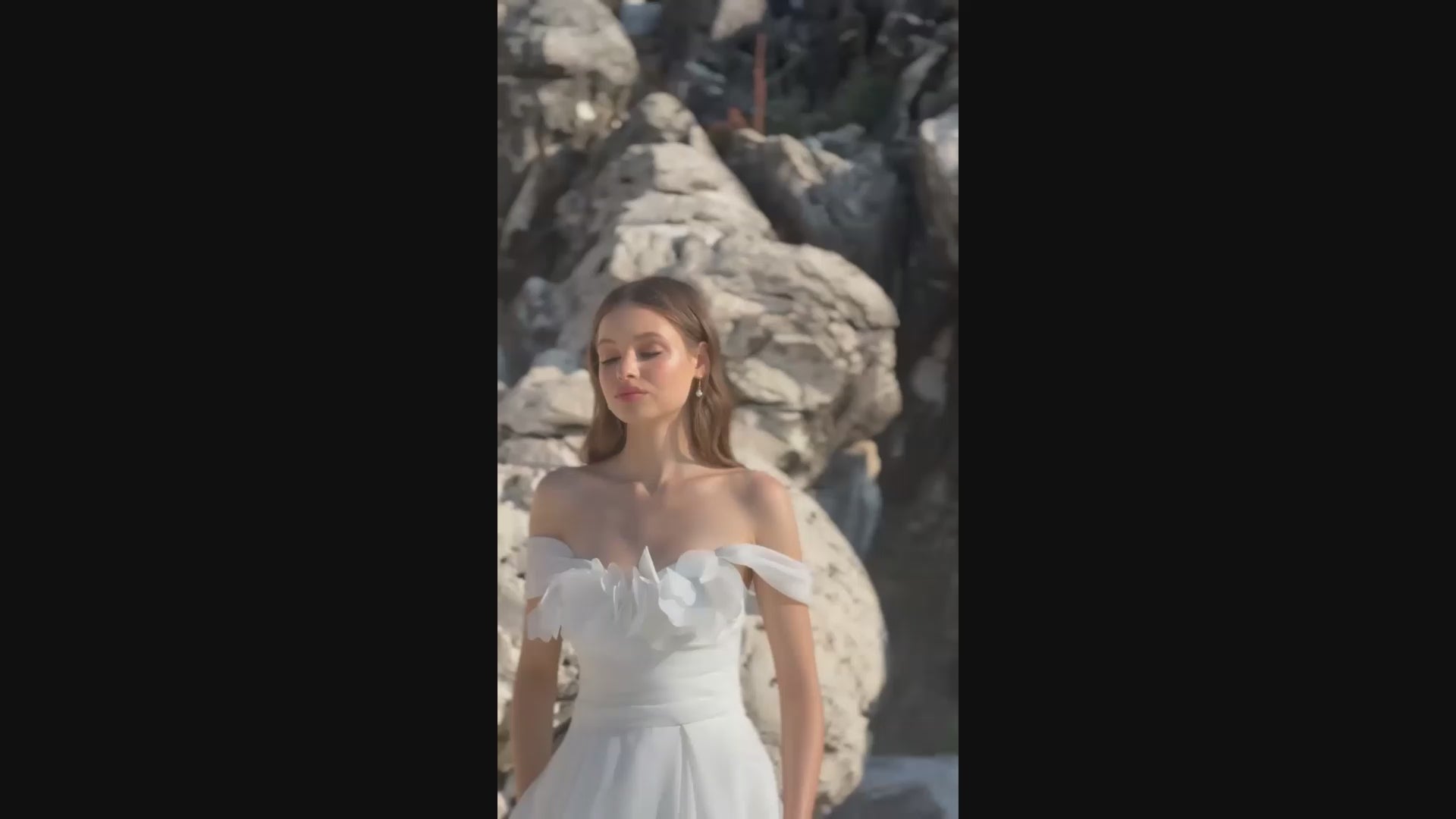Luise A-line Sweetheart Ivory Wedding dress video