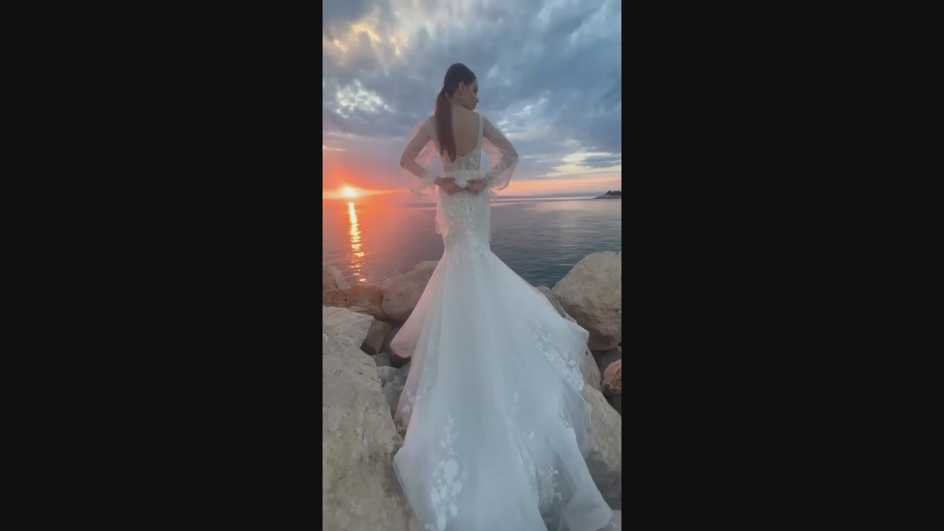 Arielle Trumpet/Mermaid Square Ivory Wedding dress video