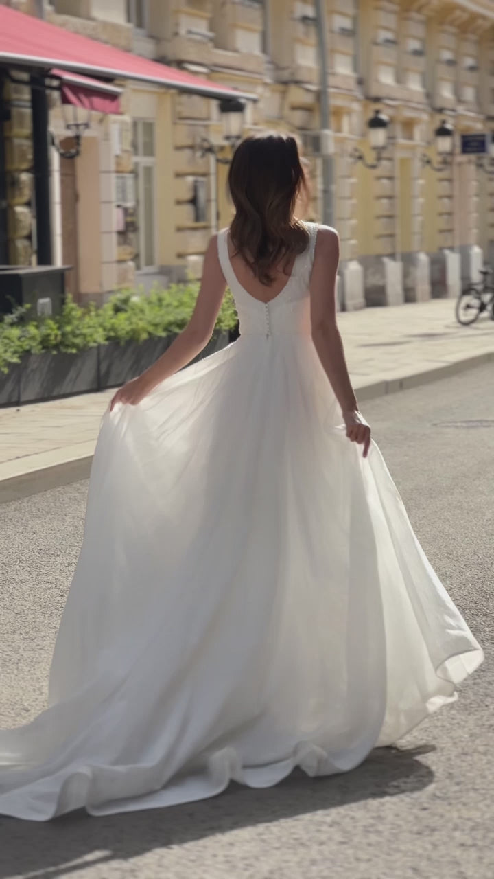 Ninia A-line Square Milk Wedding dress video