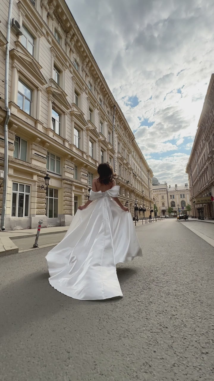 Liatris A-line Off-shoulder/Drop shoulders Milk Wedding dress video