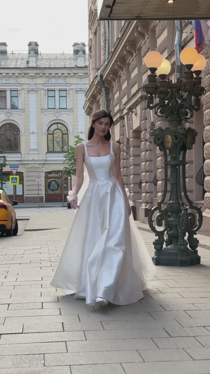 Linda A-line Square Milk Wedding dress video