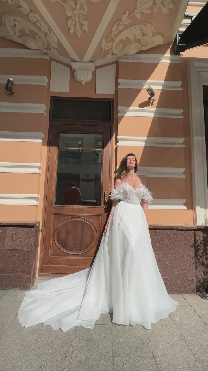 Moss A-line Off-shoulder/Drop shoulders Milk Wedding dress video