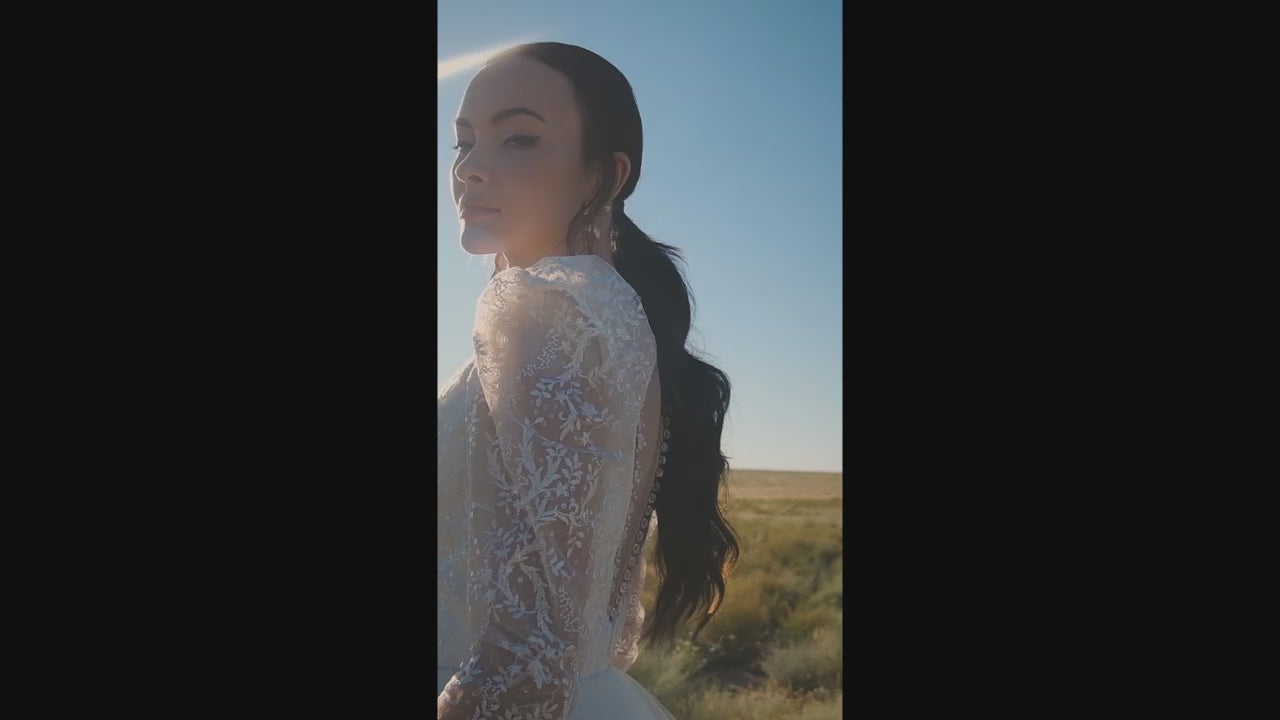 Larnes A-line Illusion Off White Wedding dress video