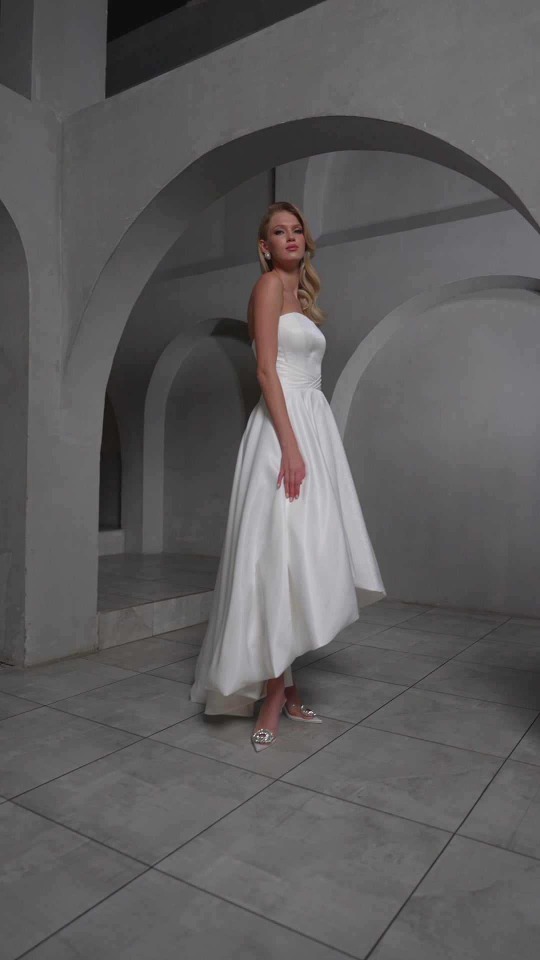 Virsavie A-line Straight across Milk Wedding dress video