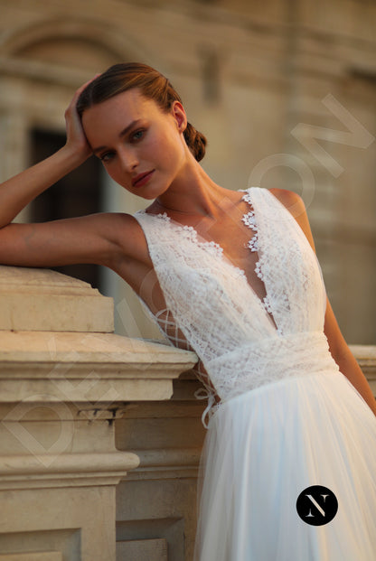 Lindeas A-line Deep V-neck Ivory Wedding dress 2
