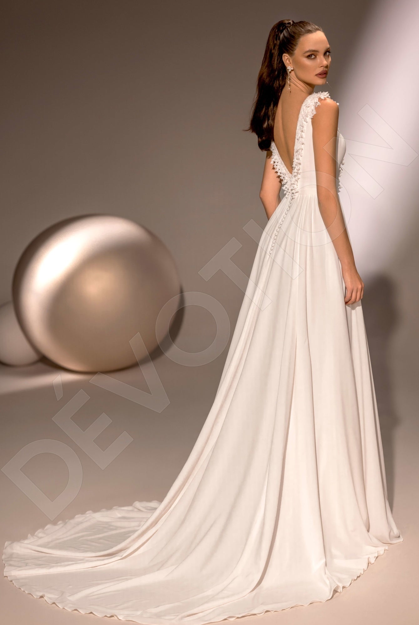 Donna A-line Deep V-neck Ivory Wedding dress