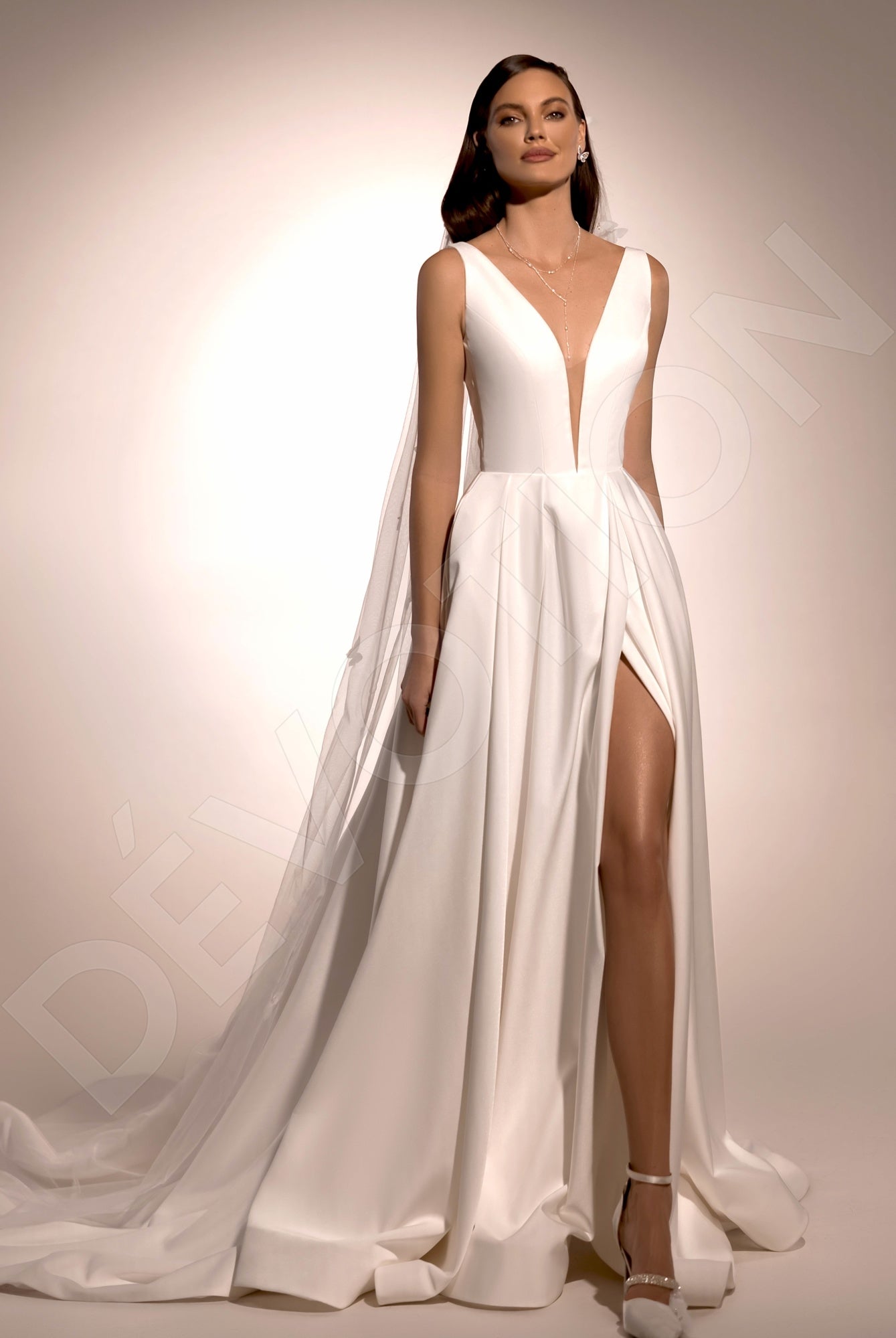 Leon A-line Deep V-neck Ivory Wedding dress