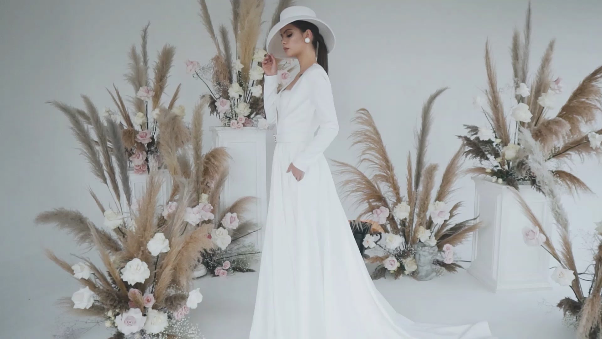 Reese Sheath/Column V-neck Ivory Wedding dress video