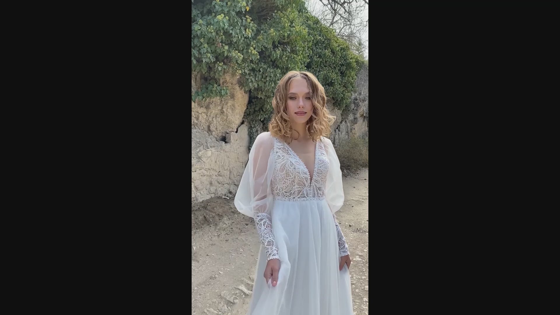 Lunala A-line Deep V-neck Milk Wedding dress video