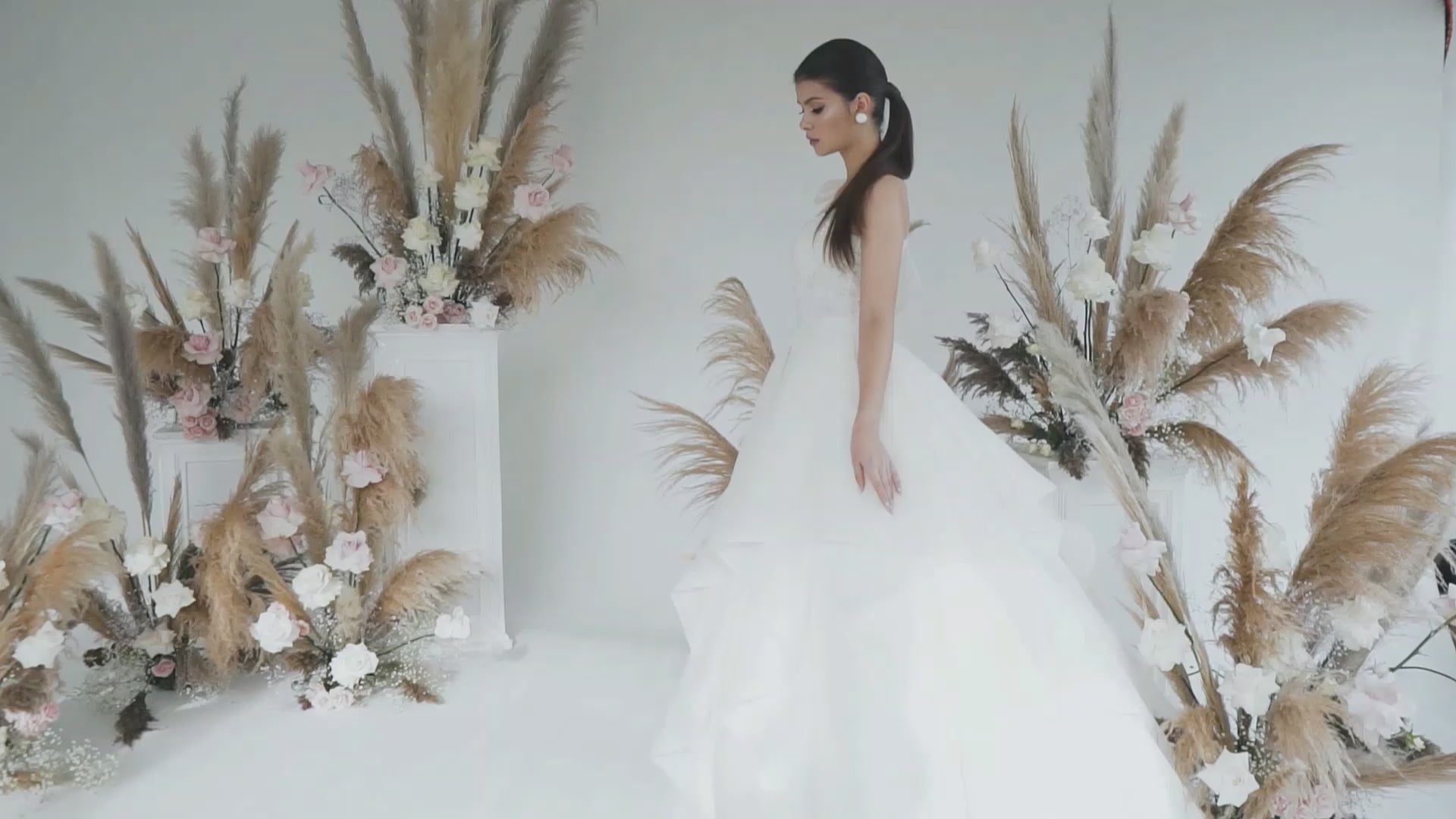 Safia Princess/Ball Gown Asymmetric/One shoulder Ivory Wedding dress video