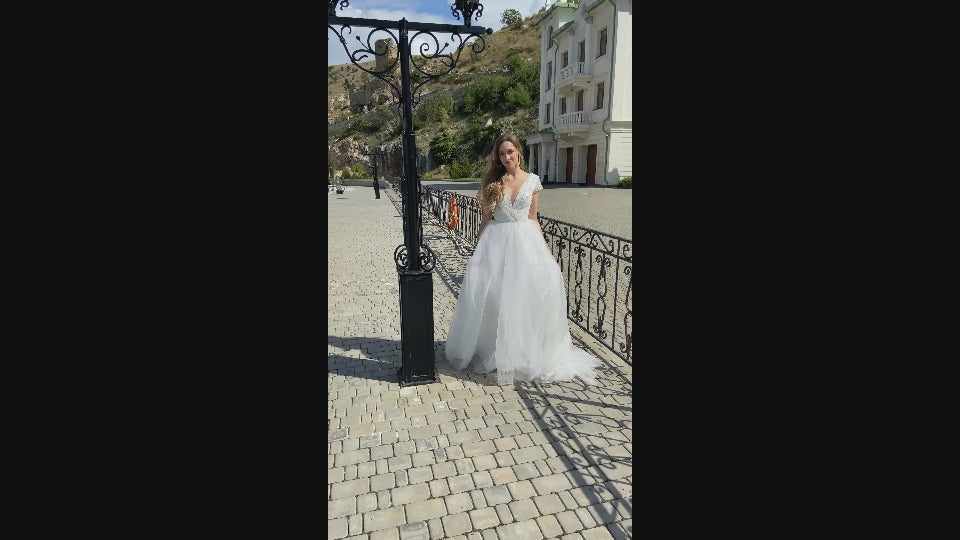 Luminitta A-line Deep V-neck Milk Wedding dress video