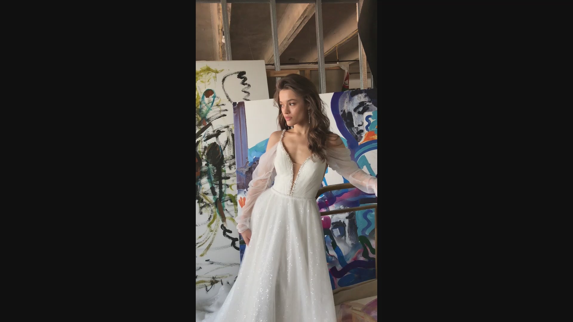 Enni A-line Deep V-neck Ivory Wedding dress