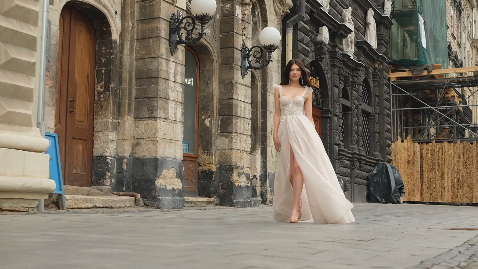 Lunet A-line Sweetheart Milk Nude Wedding dress video