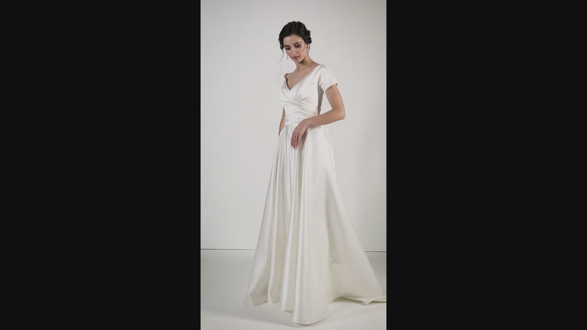 Nuru A-line Deep V-neck Ivory Wedding dress video