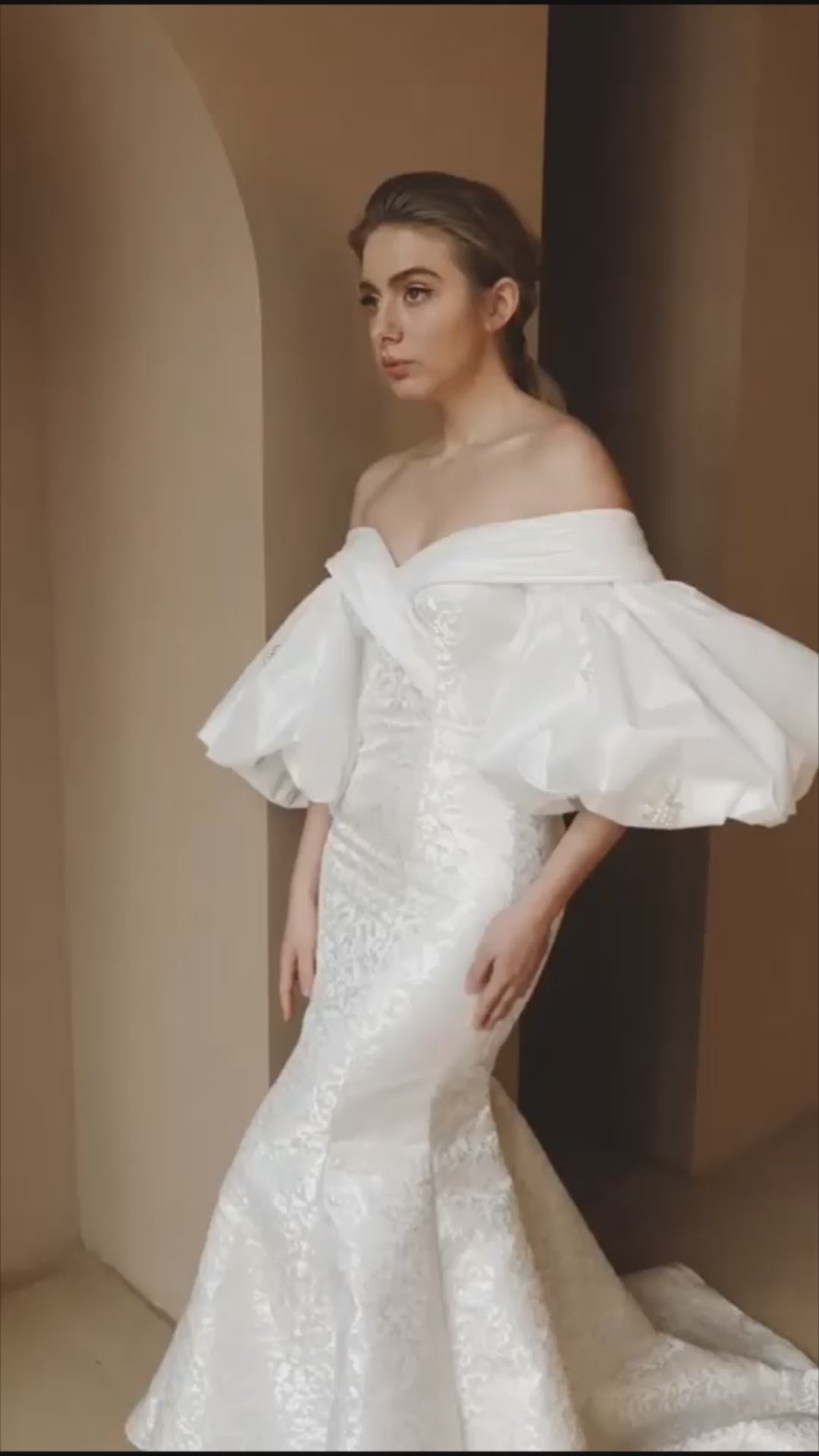 Dalana Trumpet/Mermaid Off-shoulder/Drop shoulders Milk Wedding dress video