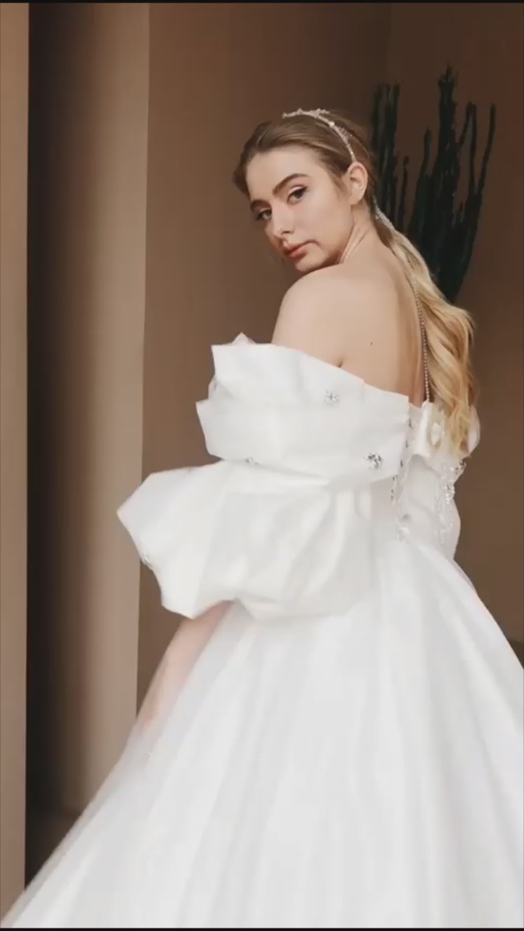 Milina Princess/Ball Gown Off-shoulder/Drop shoulders Milk Wedding dress video