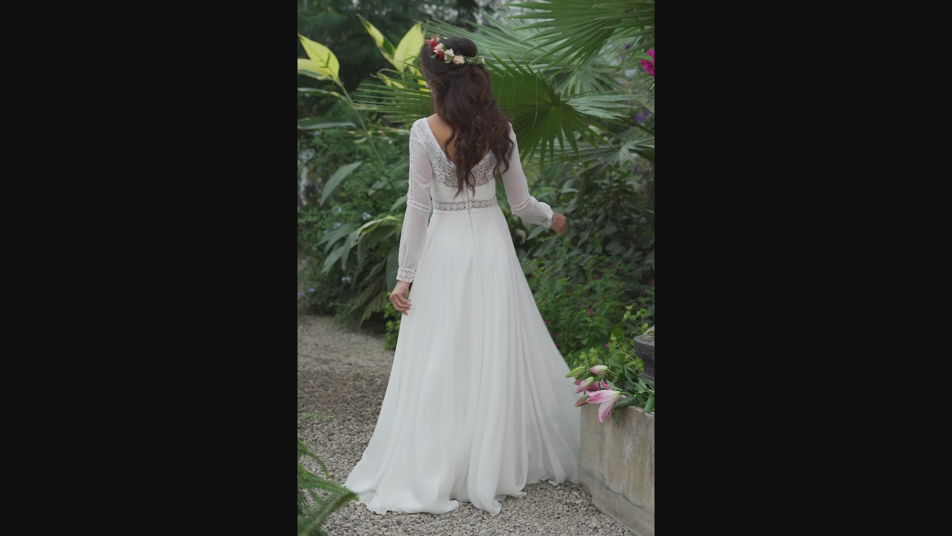 Layla A-line V-neck Ivory Wedding dress video