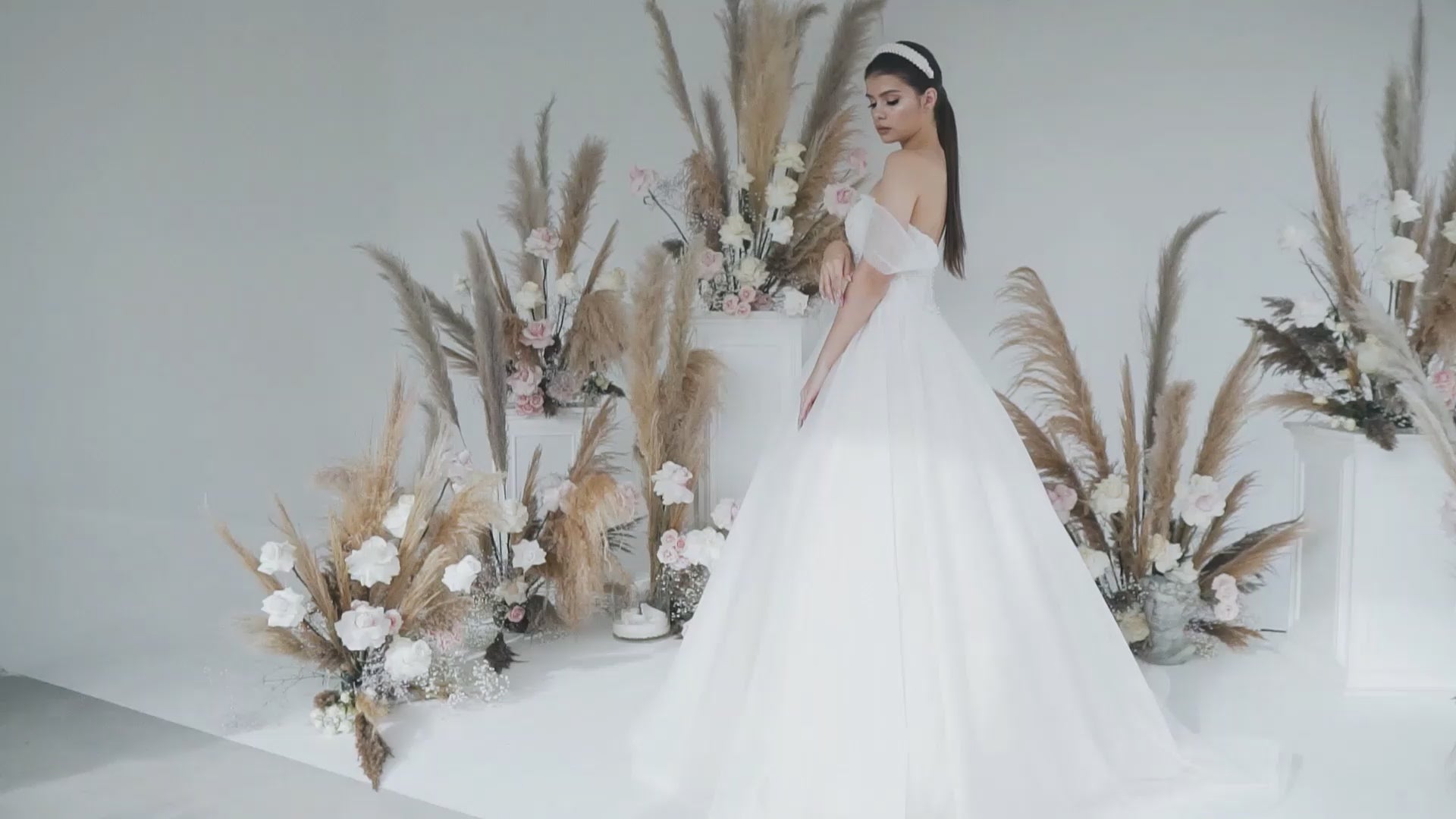 Elaria A-line Sweetheart Ivory Wedding dress video