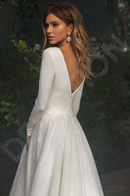 Vitalina Open back A-line Long sleeve Wedding Dress 3