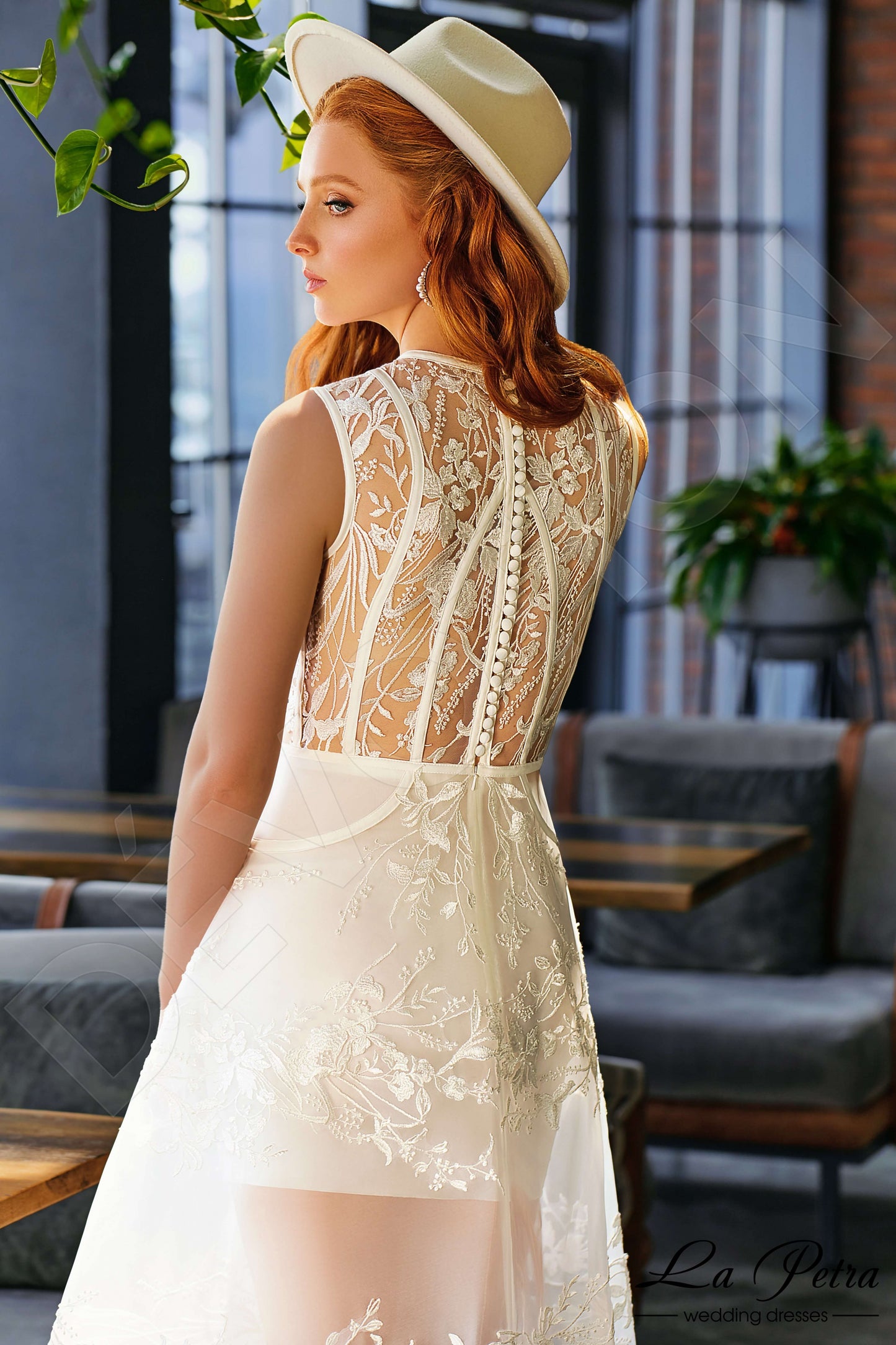 Diel Full back A-line Sleeveless Wedding Dress 3