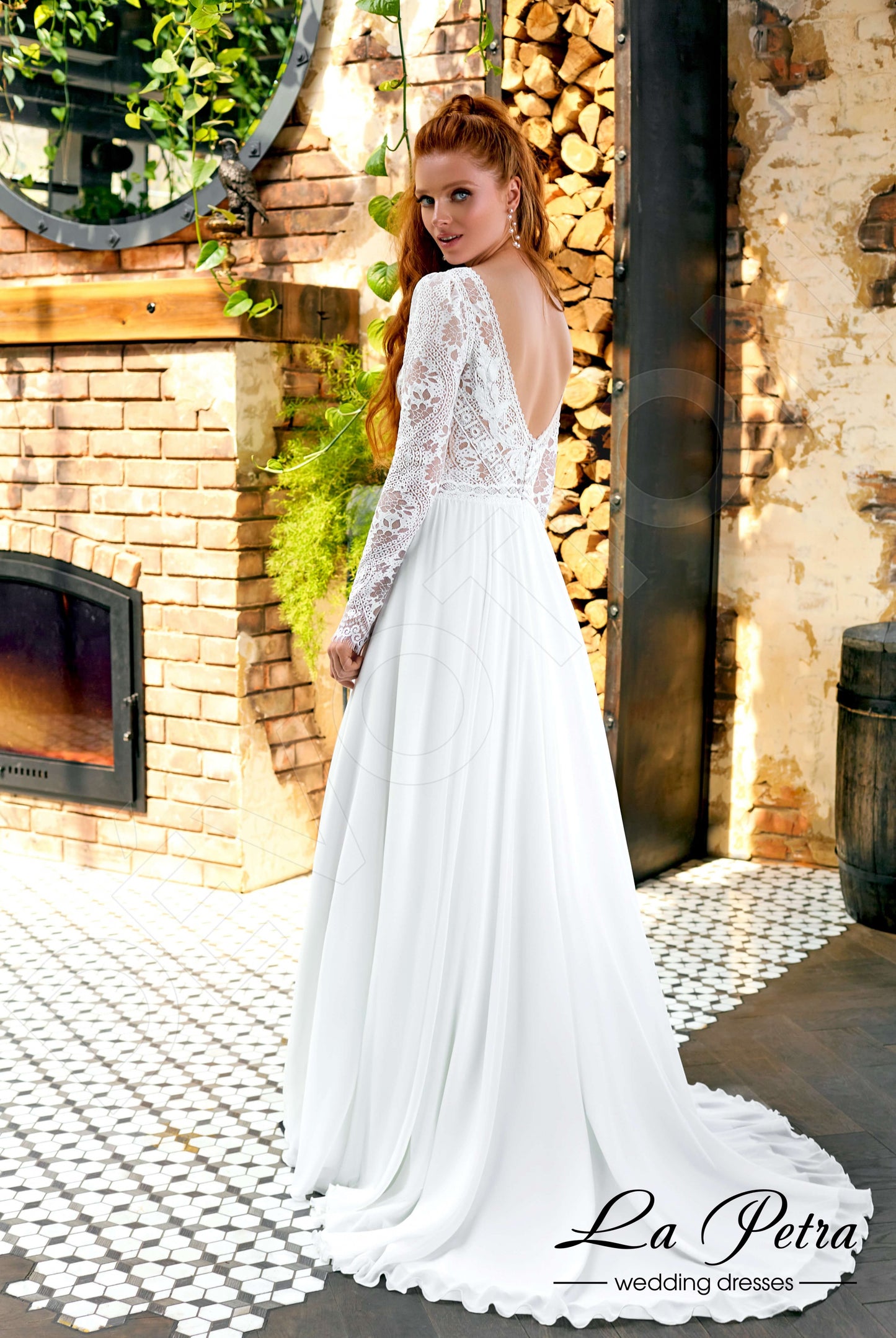 Lizet Open back A-line Long sleeve Wedding Dress 2