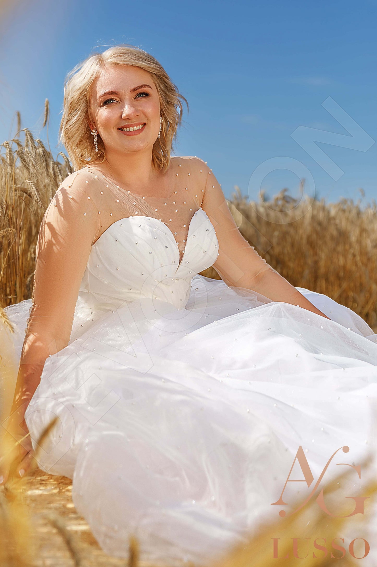 Vida Open back A-line 3/4 sleeve Wedding Dress 2