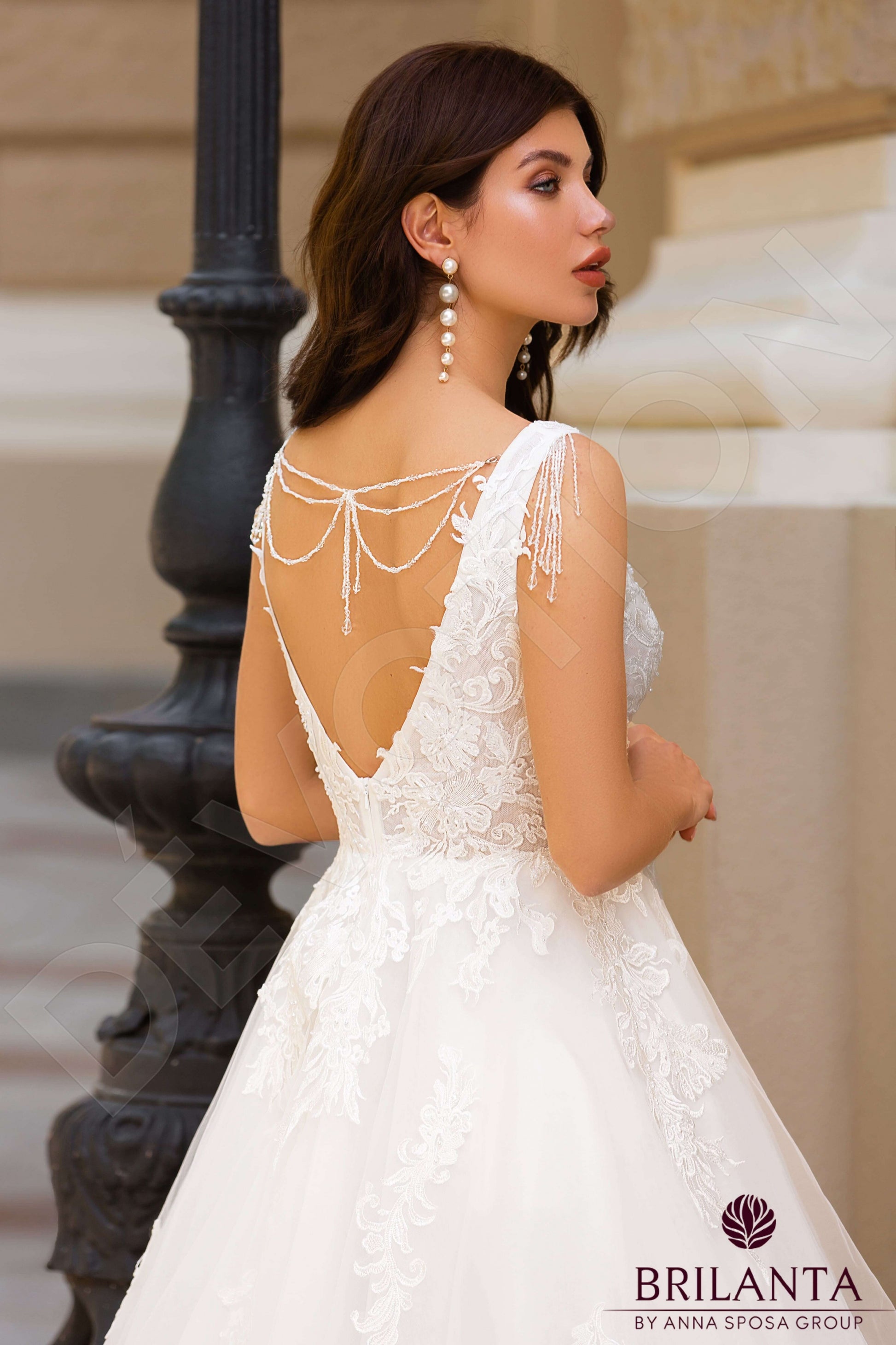 Ibris A-line V-neck Ivory Wedding dress