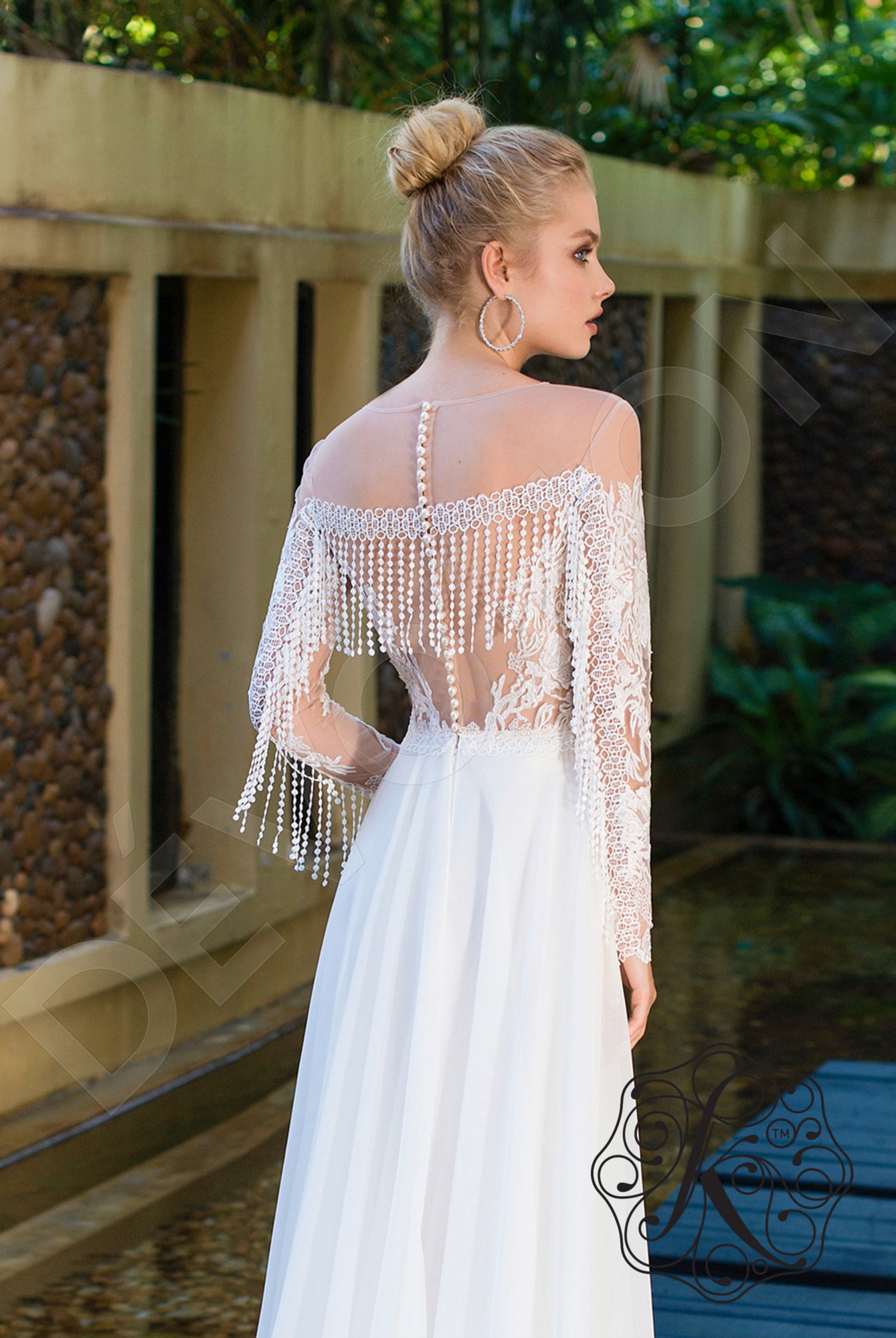 Patrisha Full back A-line Long sleeve Wedding Dress 3