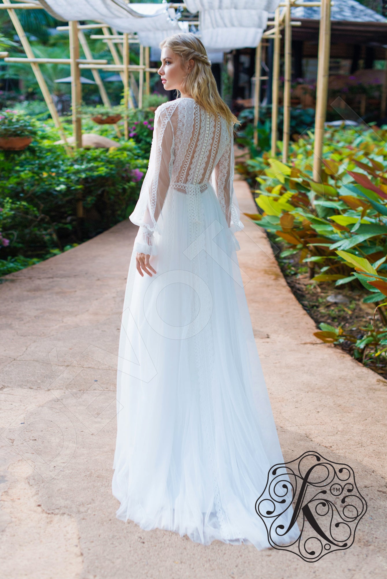 Weiss Full back A-line Long sleeve Wedding Dress Back