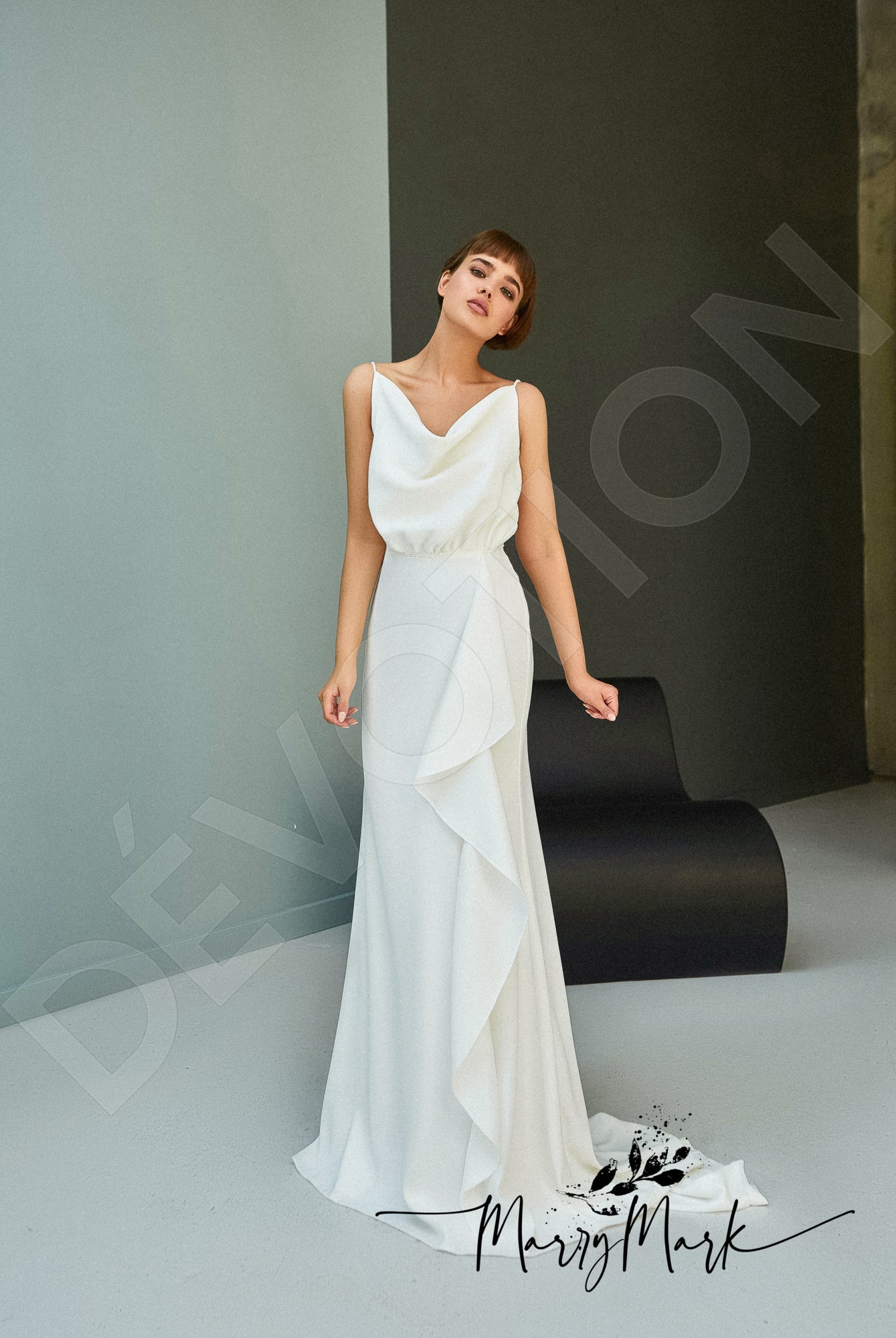 Djuta Trumpet/Mermaid V-neck Milk Wedding dress