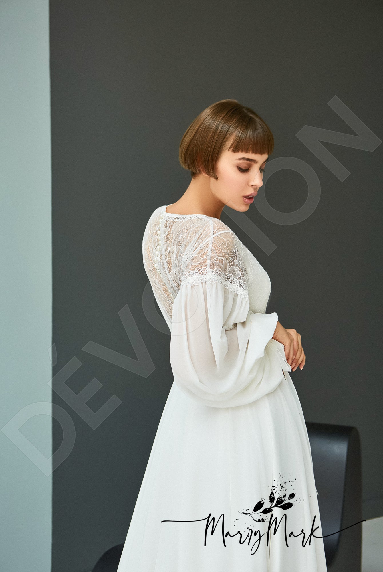 Foly Full back A-line Long sleeve Wedding Dress 3