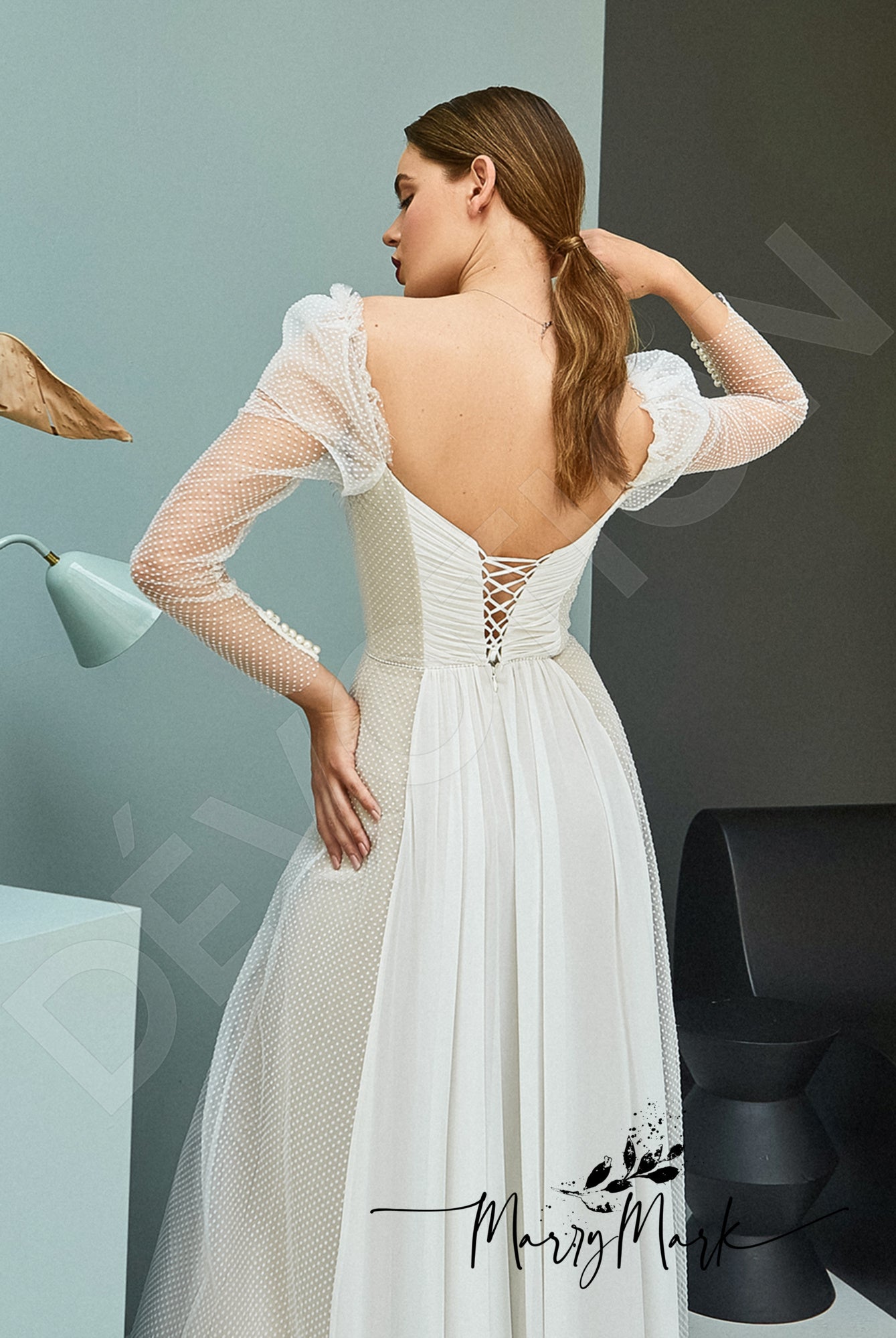 Lauta Open back A-line Long sleeve Wedding Dress 3