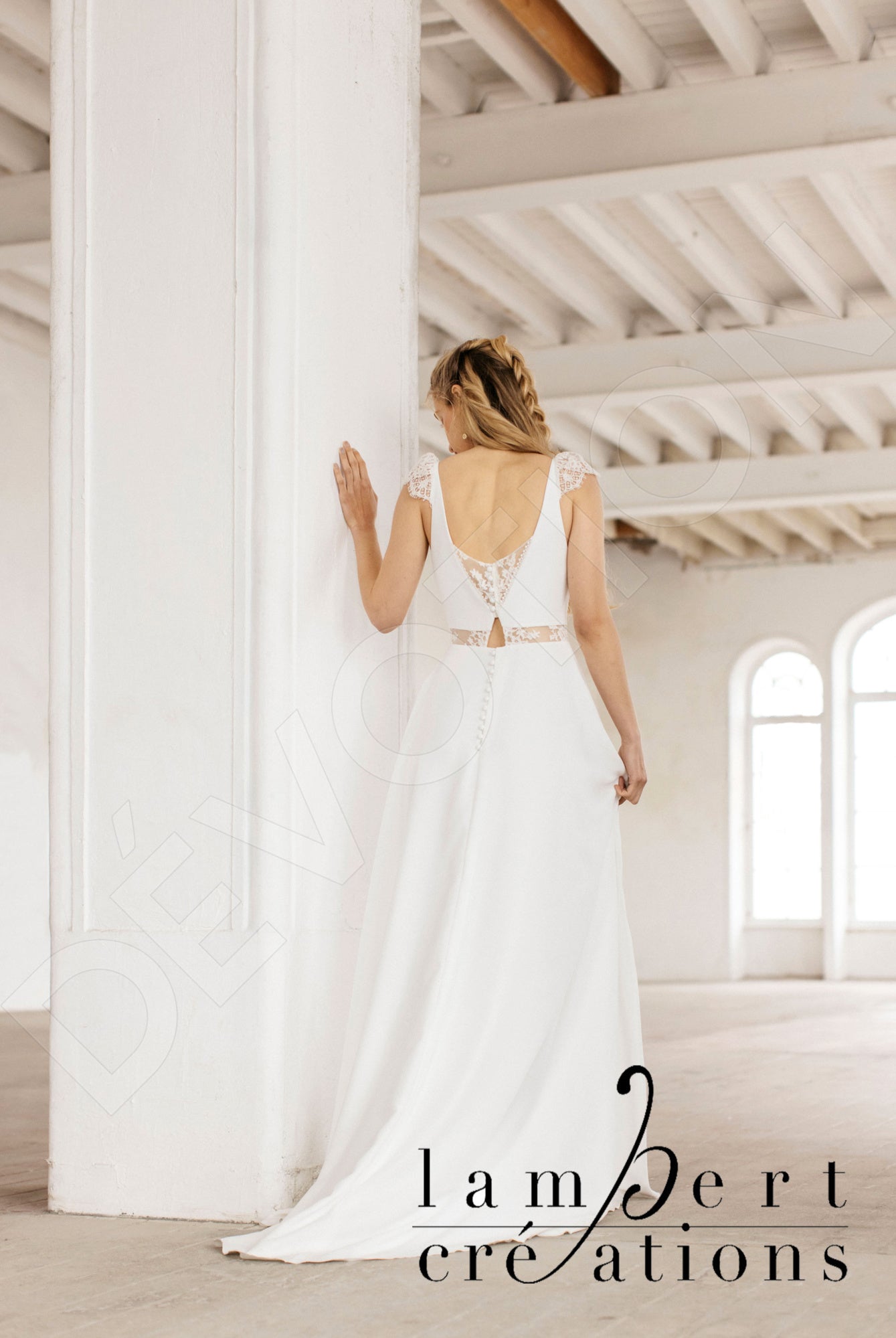 Canopée Open back A-line Sleeveless Wedding Dress Back