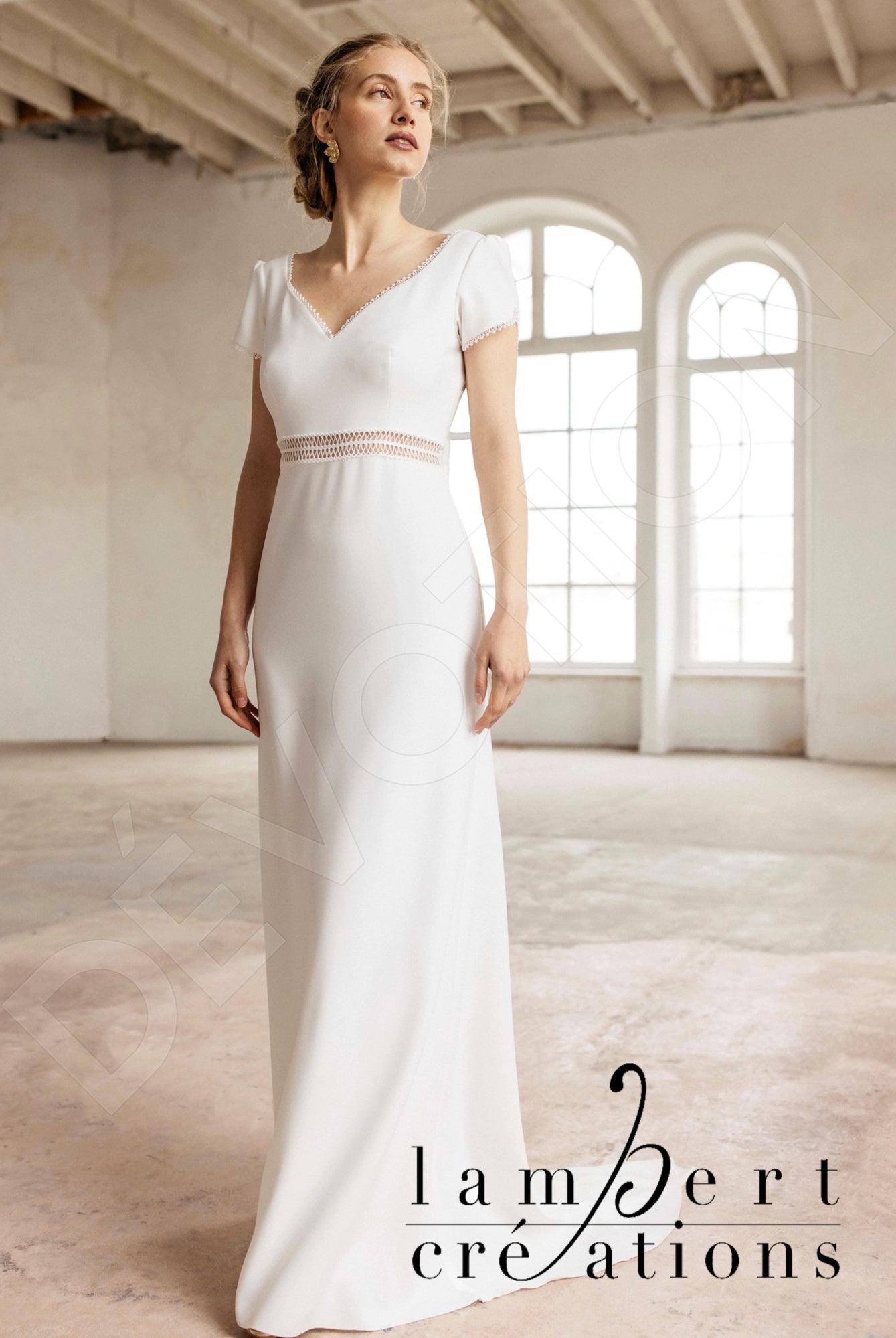 Embruns Open back A-line Short/ Cap sleeve Wedding Dress Front