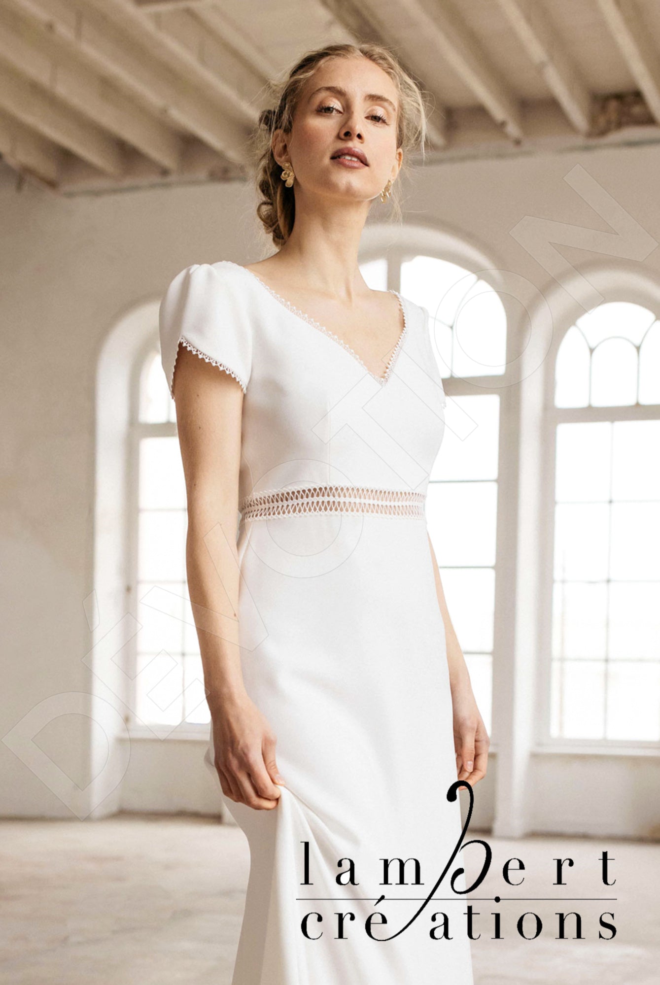Embruns Open back A-line Short/ Cap sleeve Wedding Dress 2